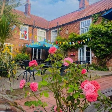 Sutton Staithe Hotel Exterior photo